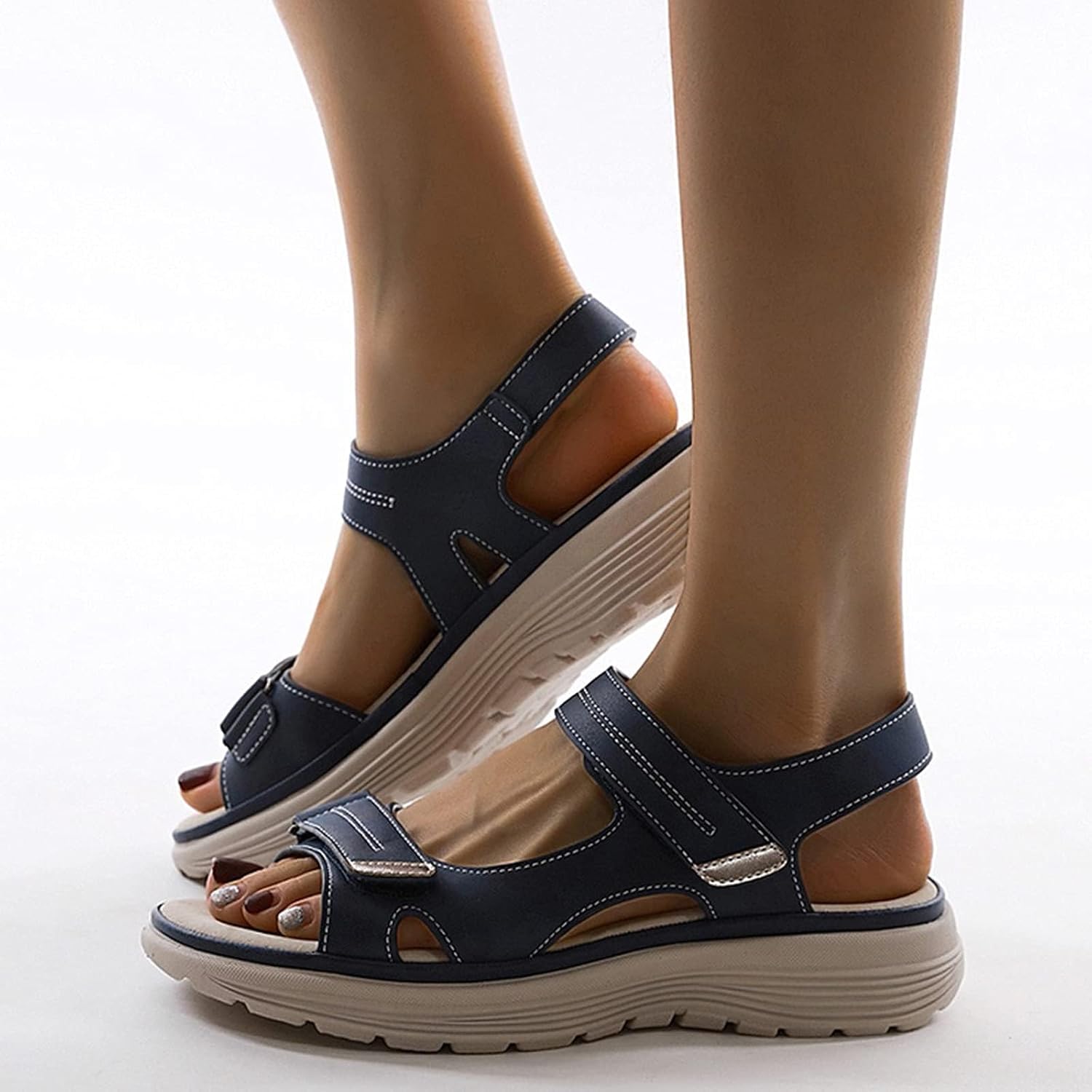 Damesandaler med justerbare remmer og sklisikker såle