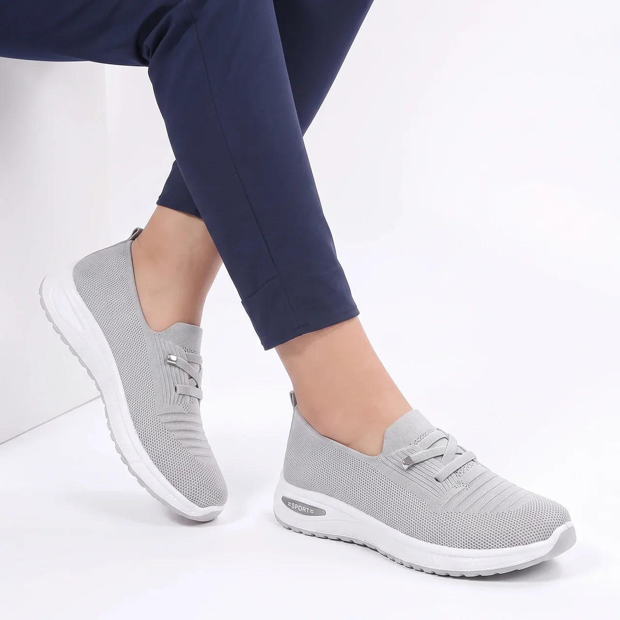 Slip-on sneakers med bred tåboks for dame