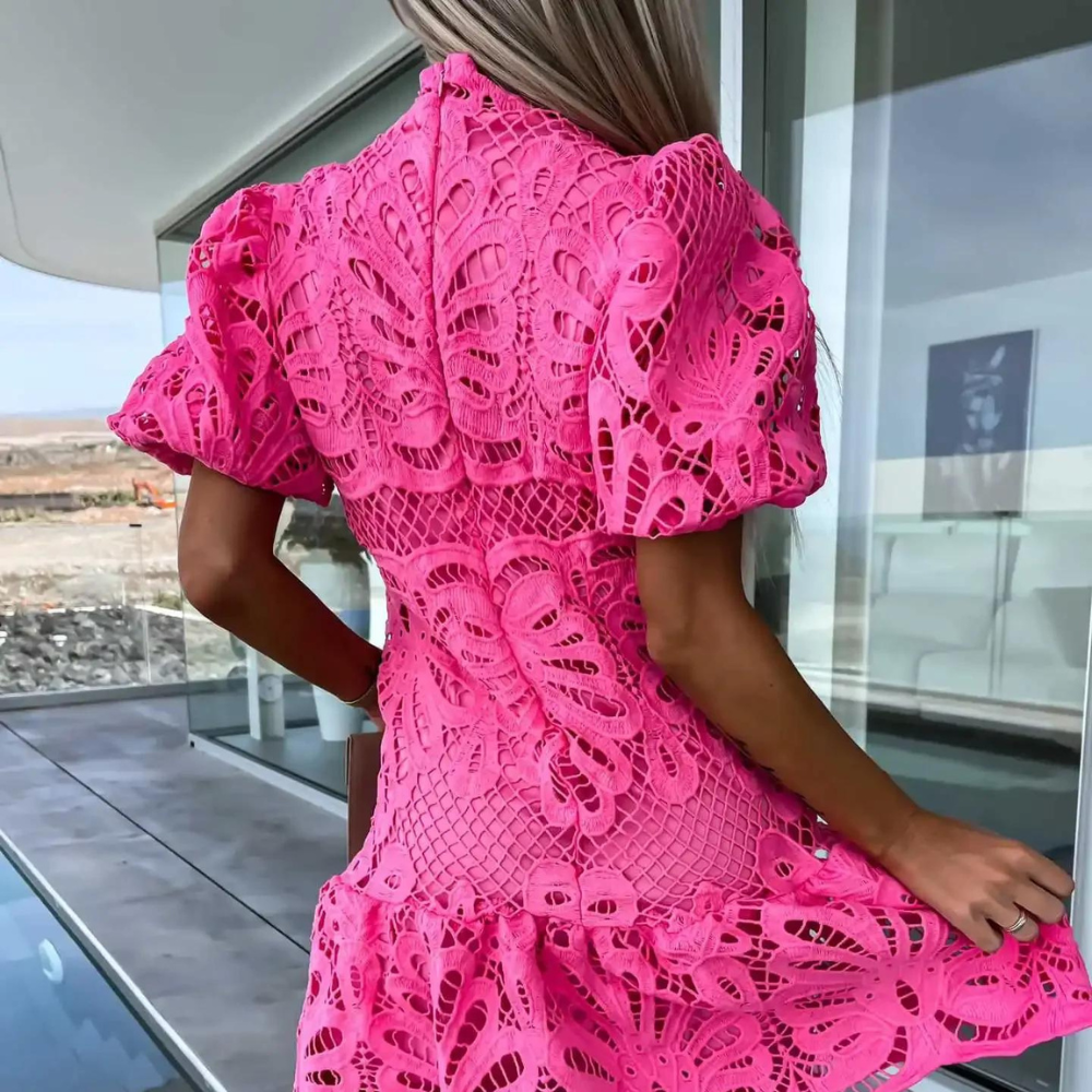 Lina | Sommerkjole med Blonder – Puffermer og Lett Design