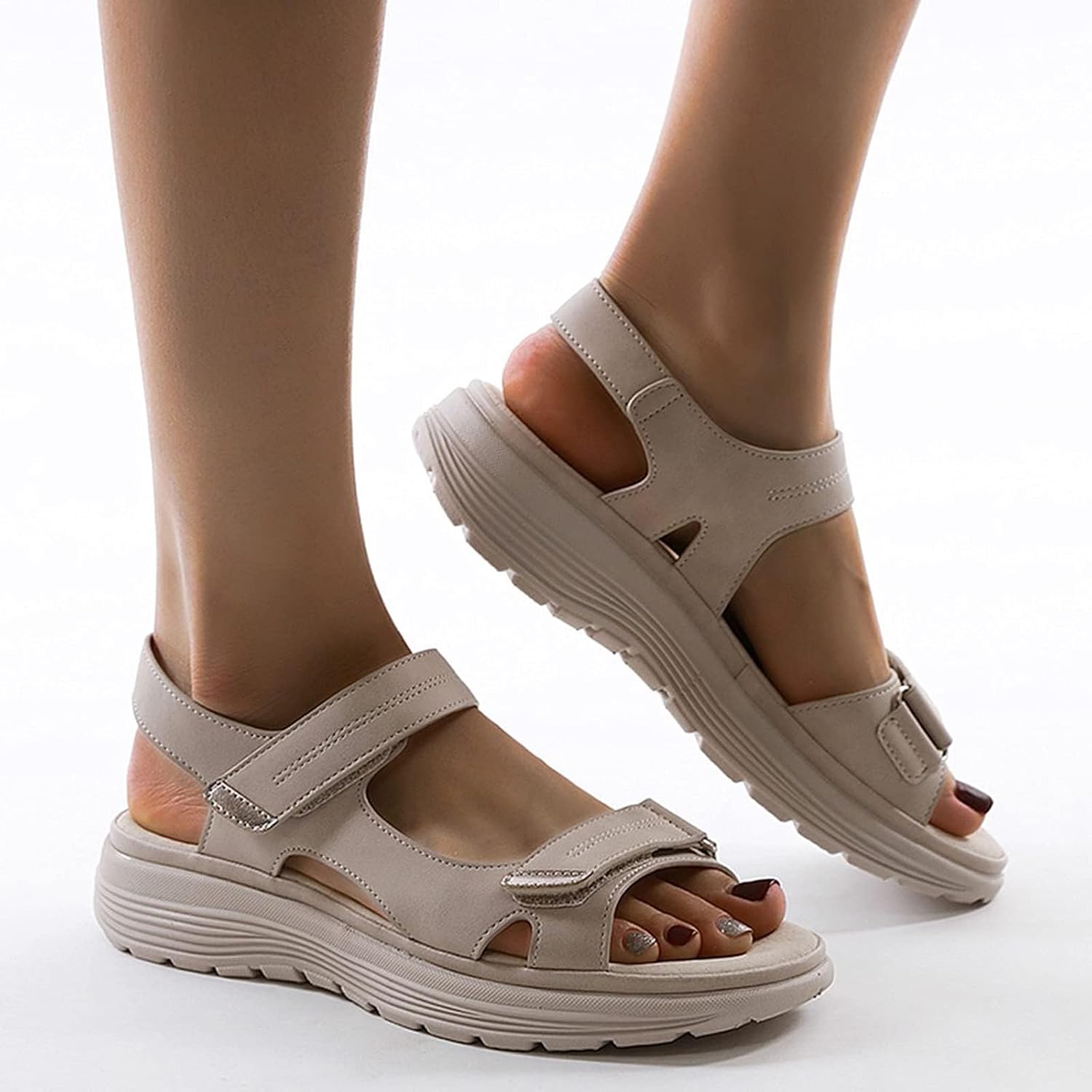 Damesandaler med justerbare remmer og sklisikker såle