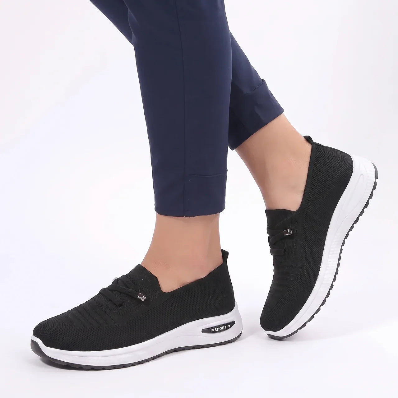 Slip-on sneakers med bred tåboks for dame