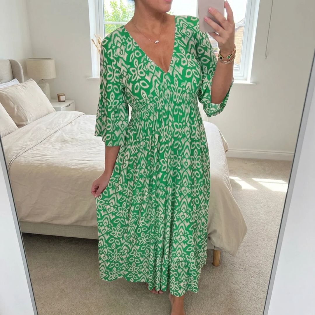 Amelia | Maxikjole med V-hals – Trykt Kjole med Flare Ermer