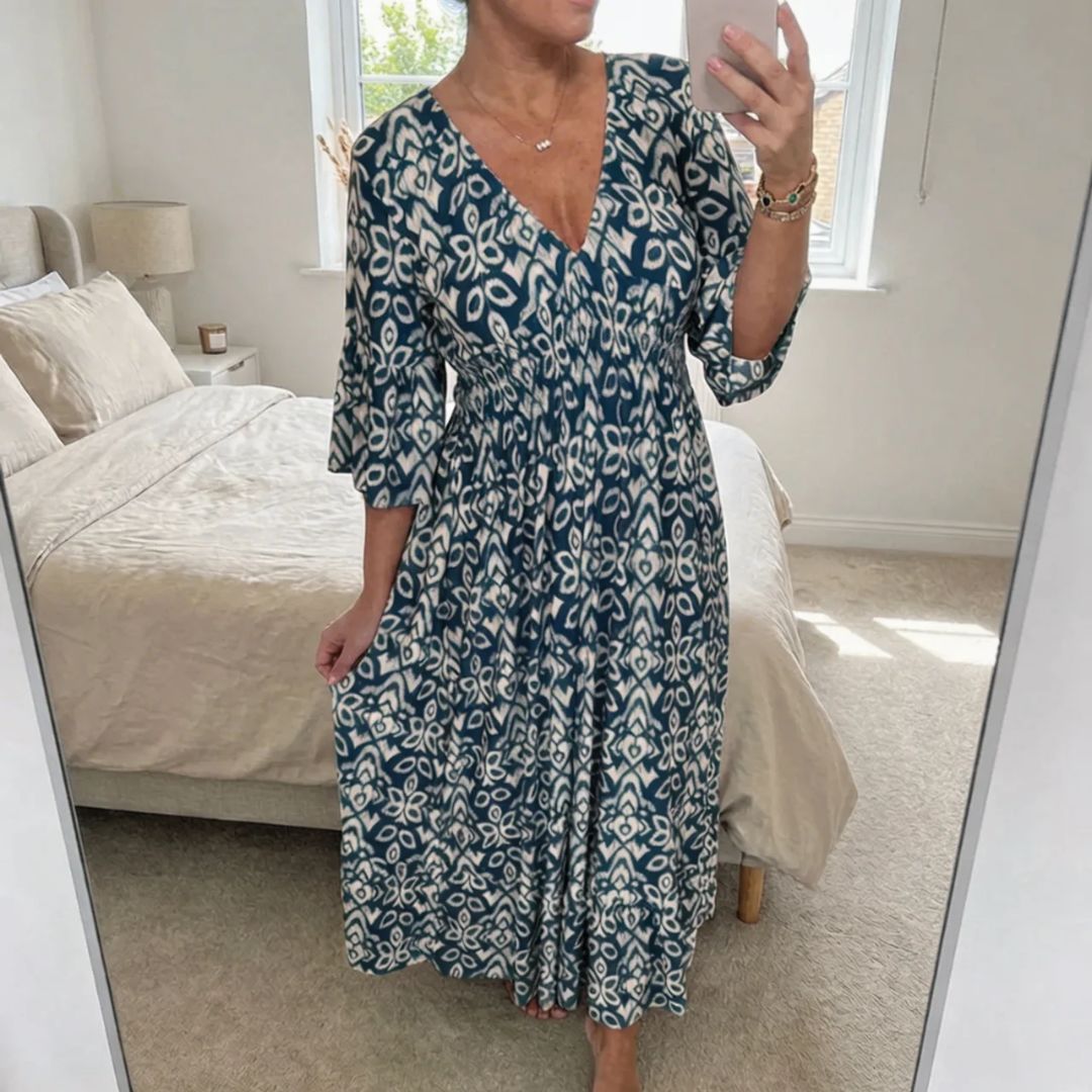 Amelia | Maxikjole med V-hals – Trykt Kjole med Flare Ermer